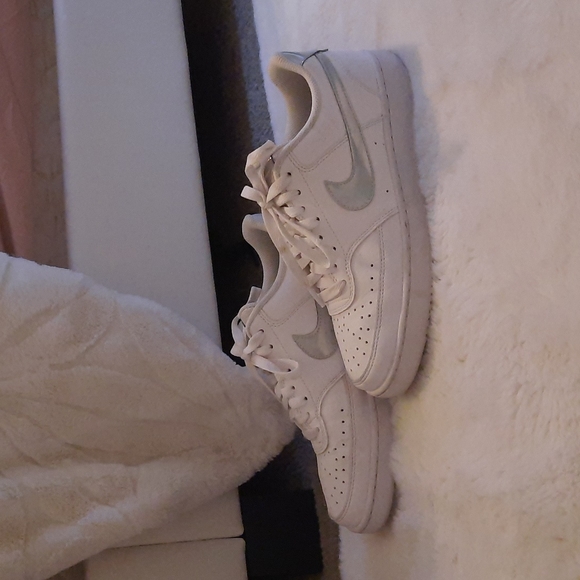 SILVER NIKE COURT VISON - Picture 5 of 9